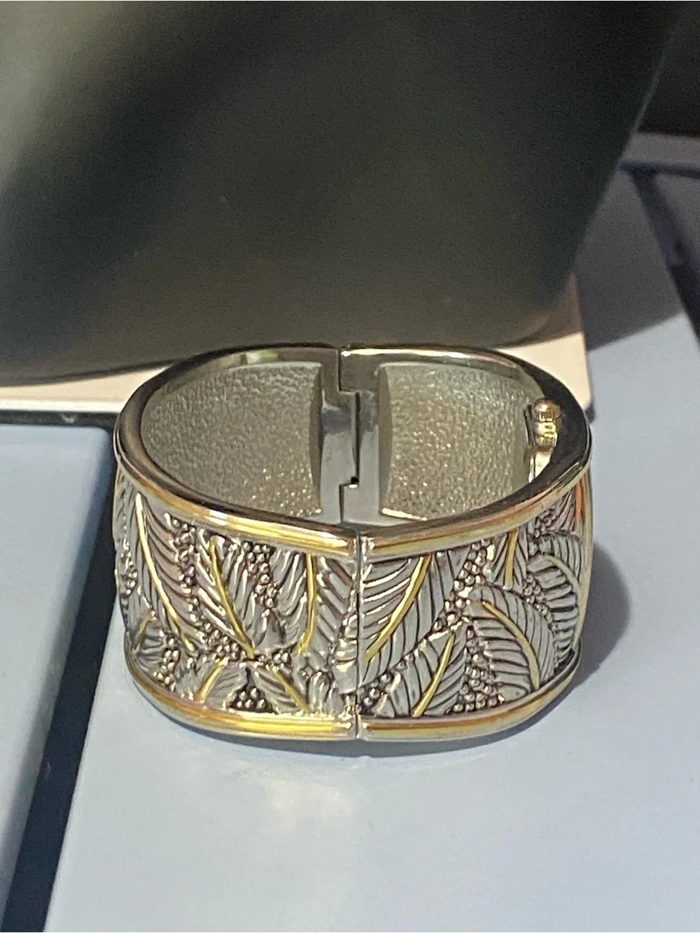 Vintage Peck & peck women’s bangle watch bracelet leaf design